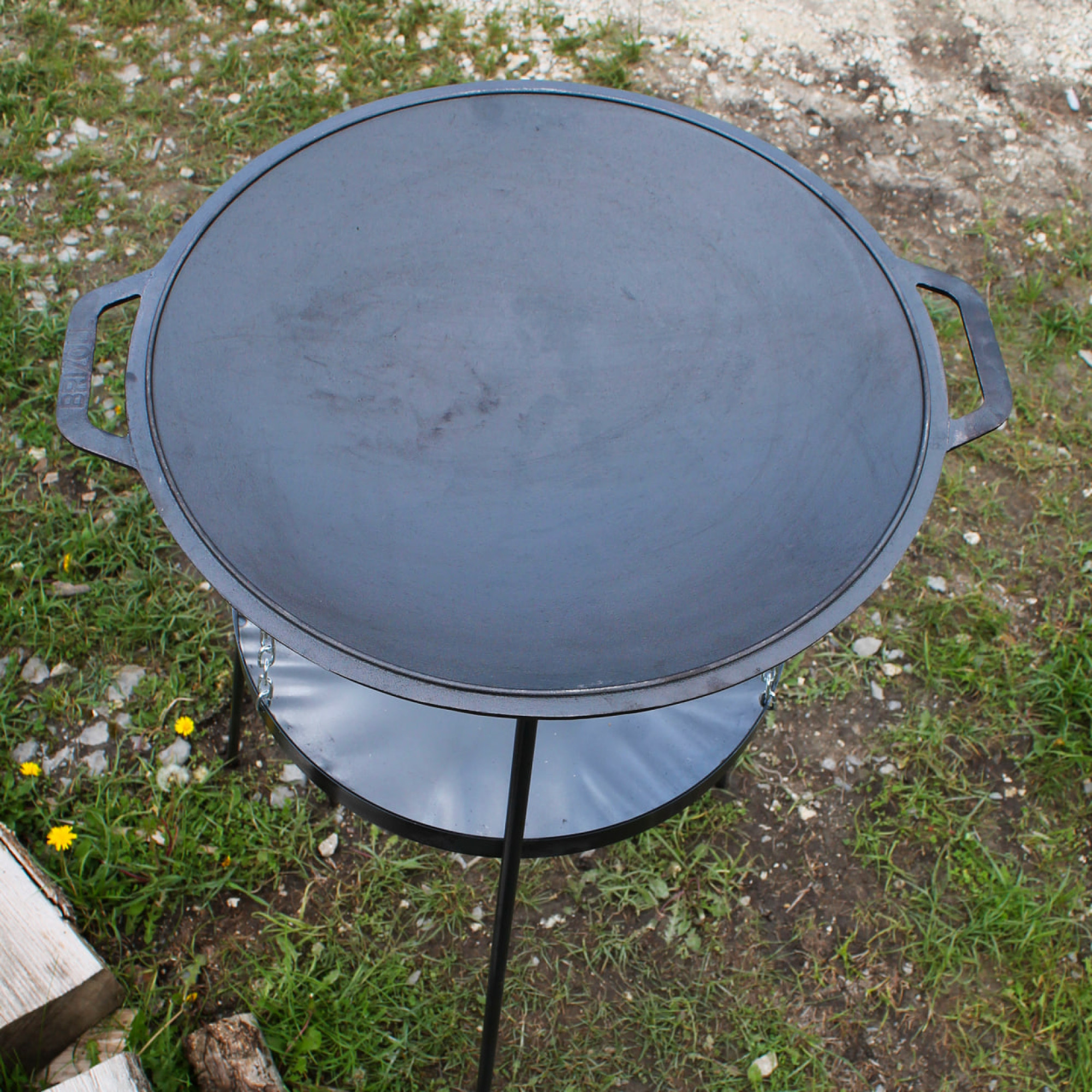Садж сковорода чавунна 45 см з підвіскою для розведення вогню